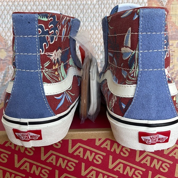 Vans Sk8-Hi 138 Dec
(Hawanjng|)Mnlghtblmshmlw
VNOA4BX2B6R
Men’s sneakers - Picture 14 of 16